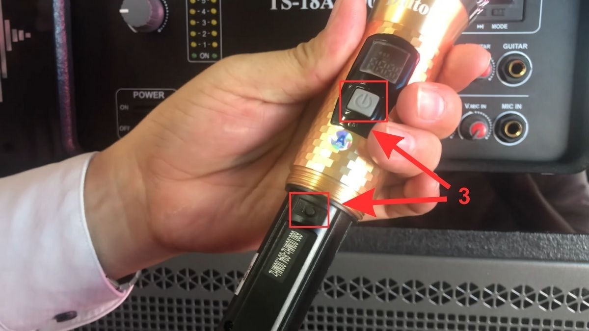 Kích hoạt chế độ dò tần số trên micro UHF