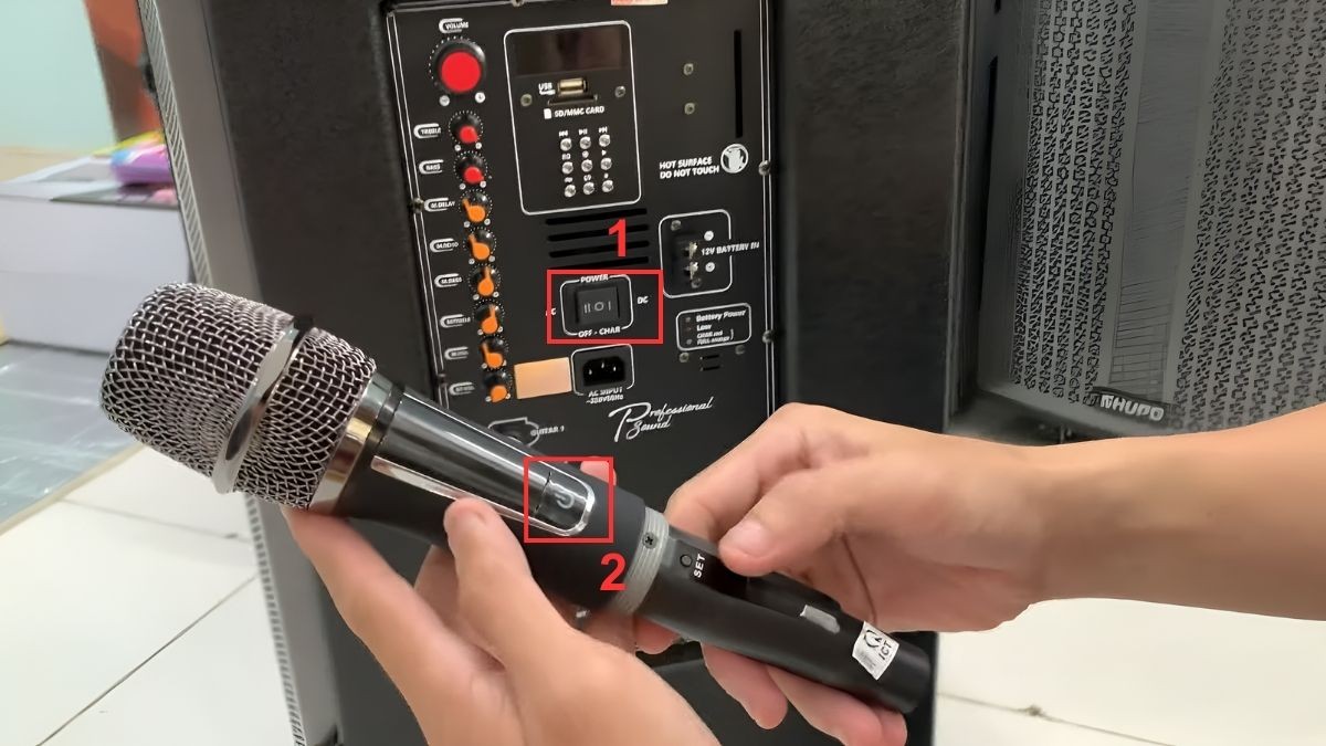 Tắt cả micro và loa kéo để dò lại tần số