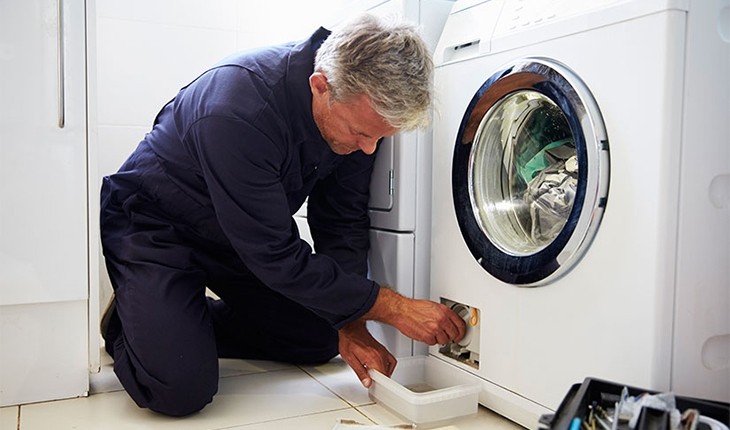 Vị trí dây mở cửa khẩn cấp trên máy giặt Electrolux