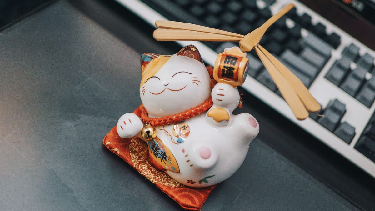 Hình nền may mắn với biểu tượng cây tài lộc cho công việc thịnh vượng