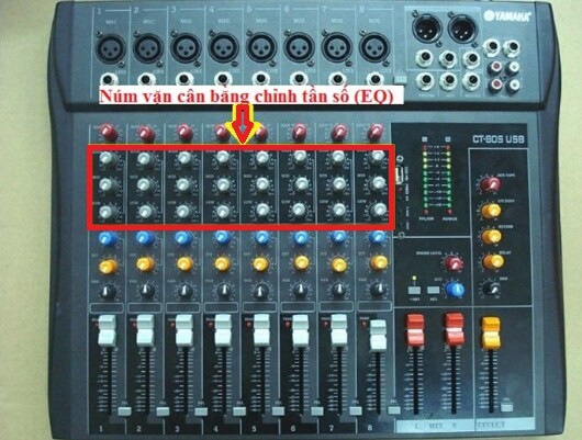 Thao tác sử dụng núm vặn chỉnh tần số EQ cần sự tập trung cao