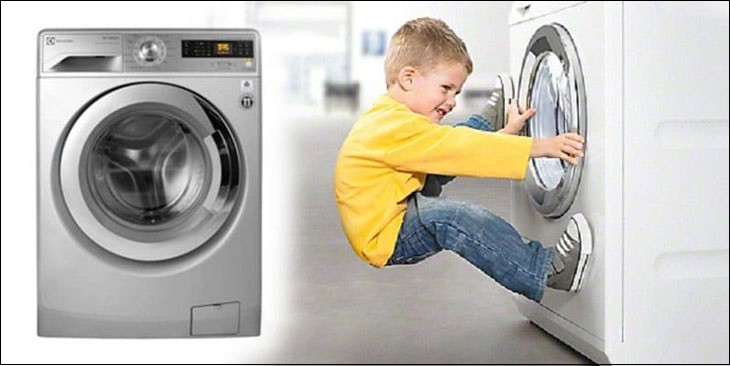 Dấu hiệu máy giặt Electrolux bị khóa đó chính là bạn sẽ không mở cửa máy ra được