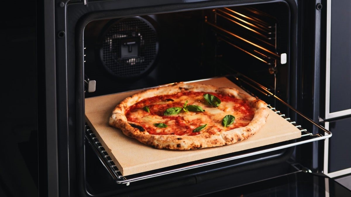Hướng dẫn cách nướng pizza bằng lò vi sóng bước 4