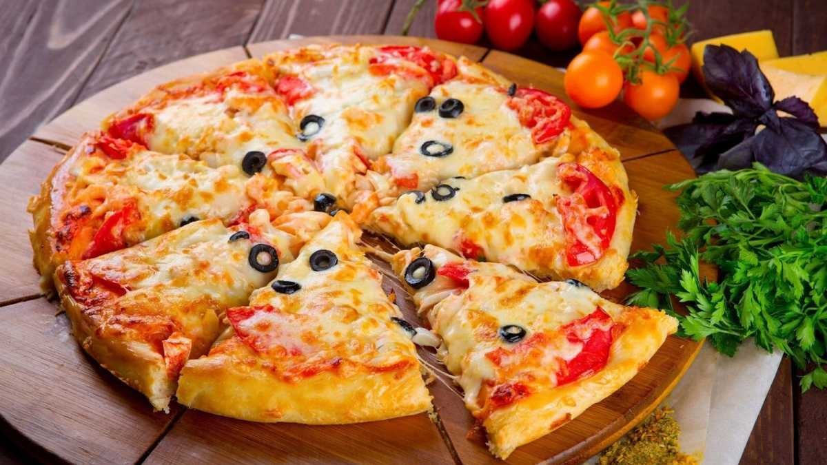 Hướng dẫn cách nướng pizza bằng lò vi sóng bước 5