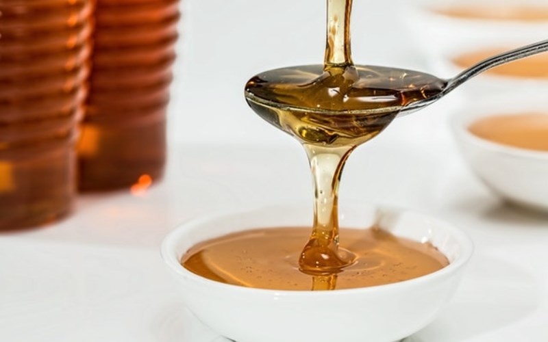 Hóa lỏng mật ong đã kết tinh nhanh chóng bằng lò vi sóng