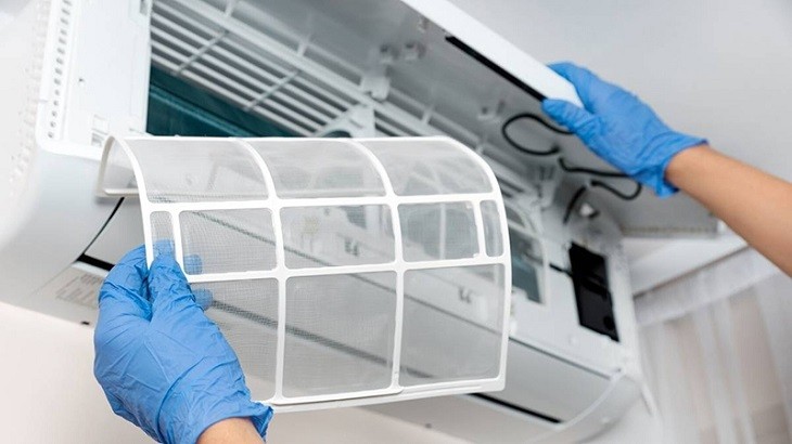 Vệ sinh và bảo dưỡng điều hòa Sumikura thường xuyên giúp máy hoạt động hiệu quả và tiết kiệm điện