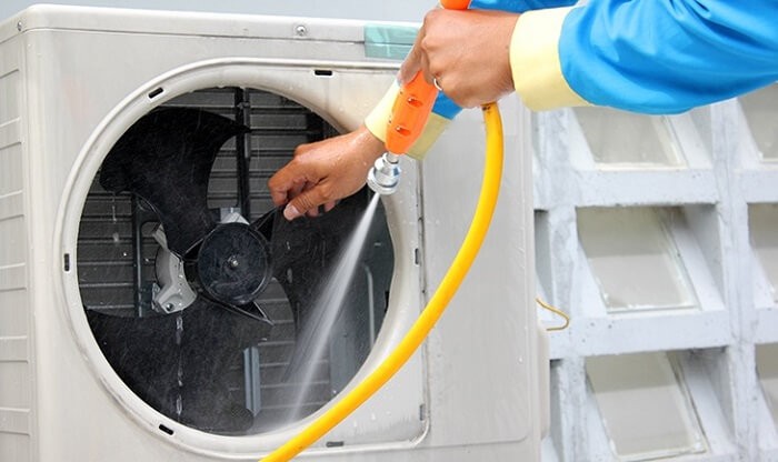 Đảm bảo cánh tản gió ở dàn nóng không bám nhiều bụi bẩn